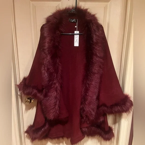 Women’s Cape ZLYC With Double Layer Faux Fur Trim - Picture 2 of 5